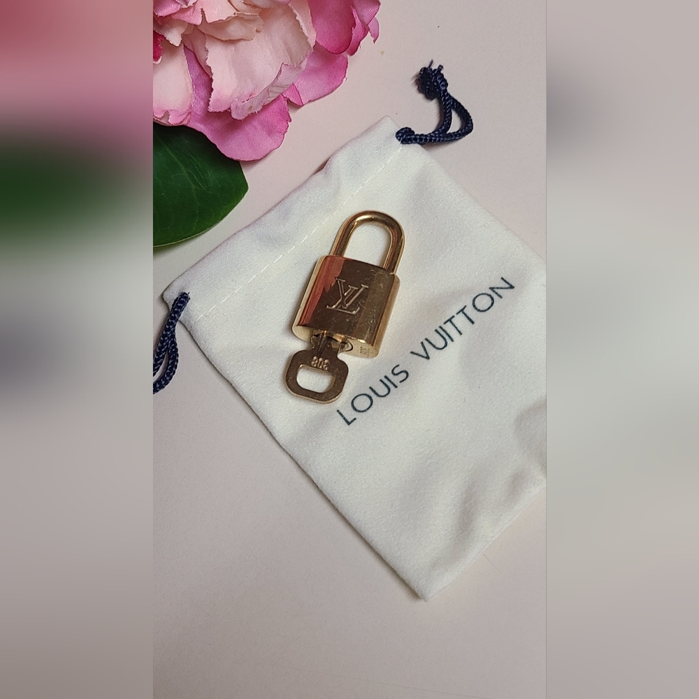 #308🔥 Louis Vuitton Lock And Key with gp Chain - Picture 11 of 12